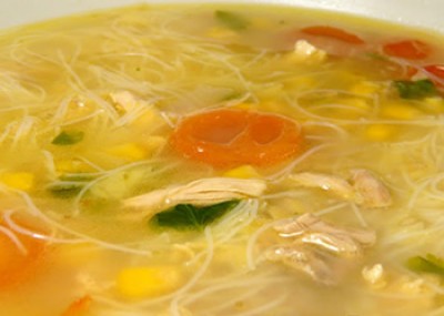 Sopa de Puropollo con Fideos
